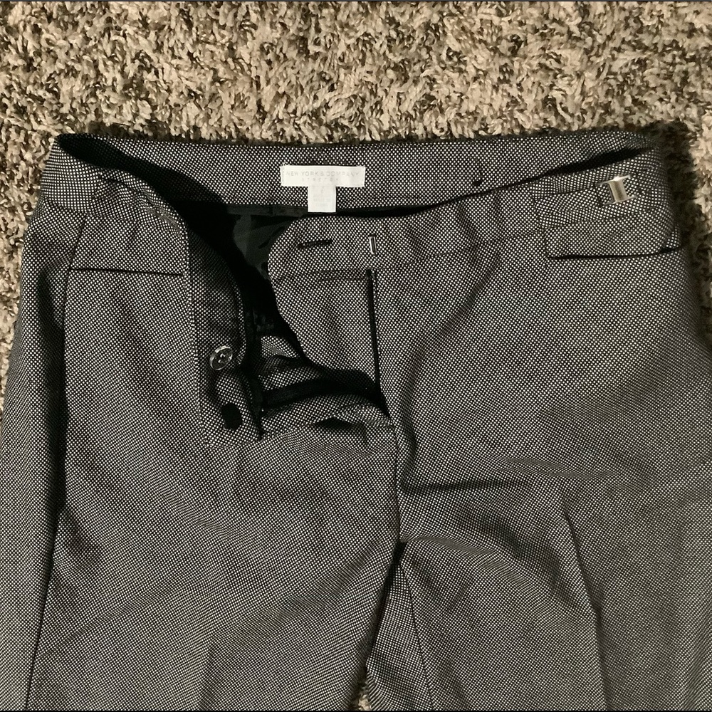 ๐ New York & Company Stretch - Gray/Black Slacks (Size 0 - Average) - Picture 4 of 6